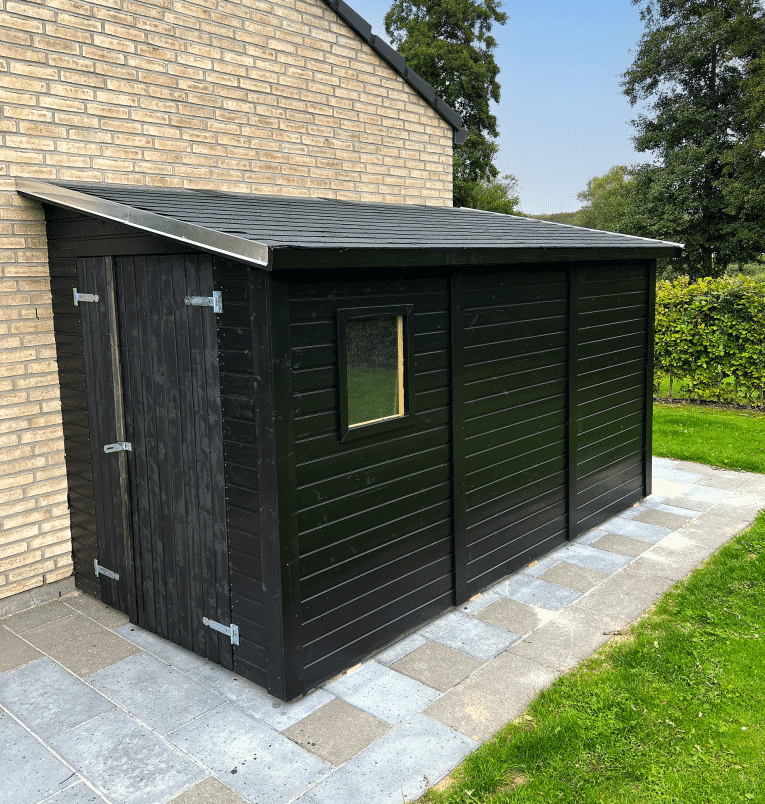 Mia 3 skur op af væg fra Sølund Huse