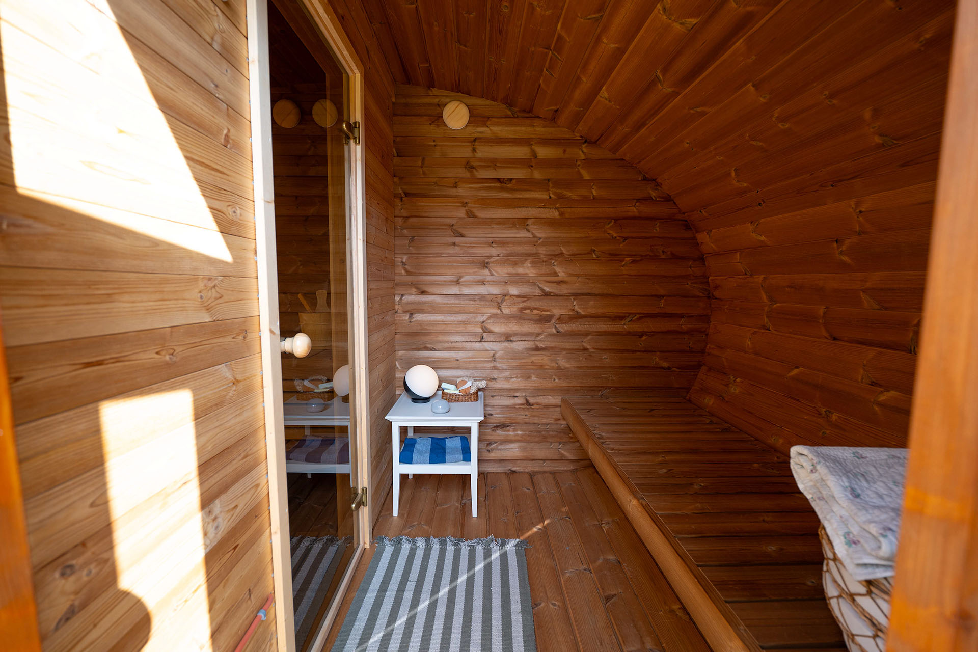 hobbit sauna med ekstra rum til omklædning fra Sølund Huse